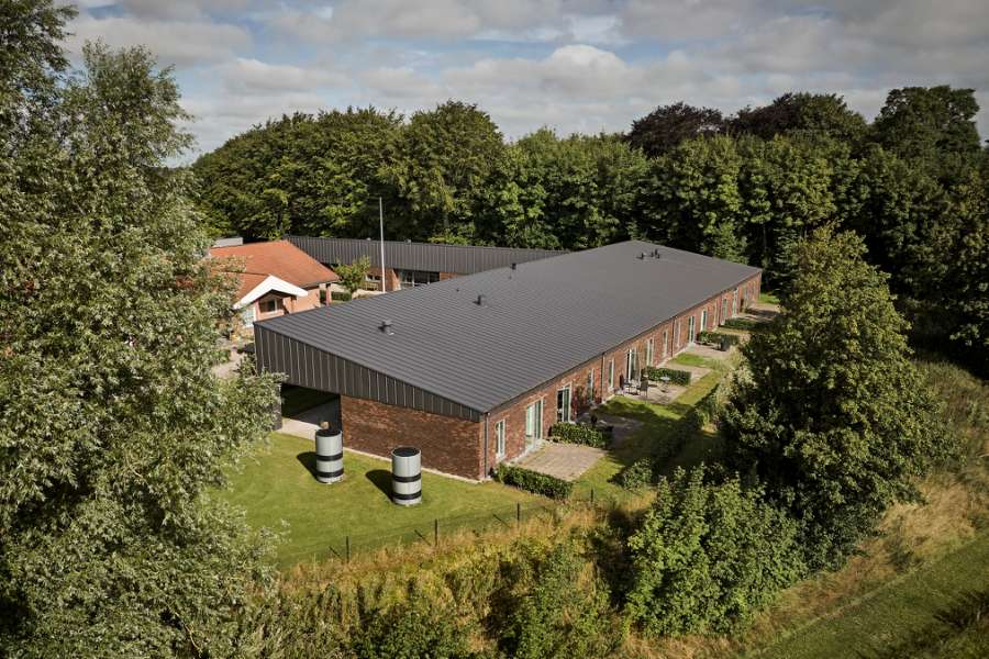 Materialer i smukt samspil, Engparken 1, 9500 Rørbæk